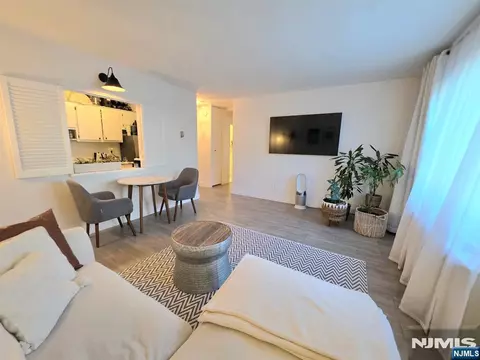 Living - 25 Grand Ave #1C, Hackensack, NJ 07601 photo 2 of 3