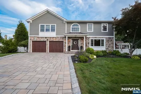 398 James Woods Ct, New Milford, NJ 07646