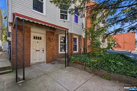 269 Hutton St, Jersey City, NJ 07307