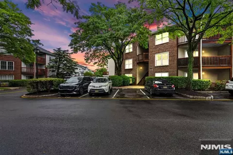 1486 Westgate Dr, Fort Lee, NJ 07024
