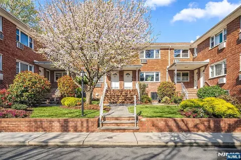 201 Oakdene Pl #C2, Cliffside Park, NJ 07010