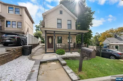 2 Wilson Ave, Woodland Park, NJ 07424