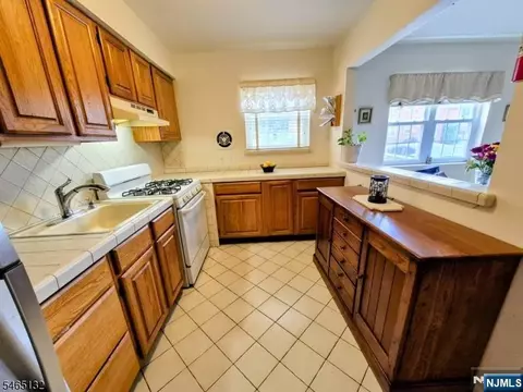 Kitchen - 1261 Valley Rd # A, Wayne, NJ 07470 photo 3 of 3