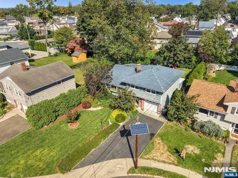 19 Dalton Pl, Bergenfield, NJ 07621