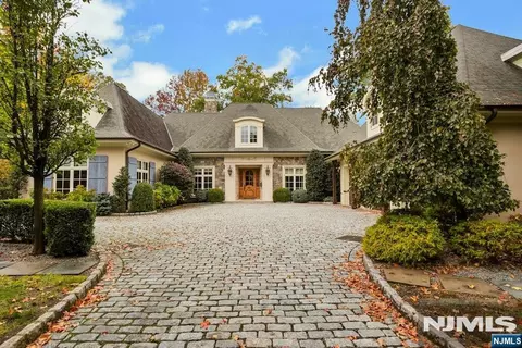 74 Roberts Rd, Englewood Cliffs, NJ 07632