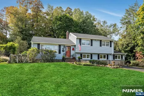 58 Susan Dr, Closter, NJ 07624