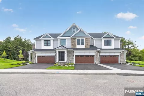 15 Muirfield Ln, River Vale, NJ 07675