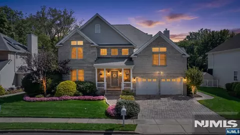 33 Cardinal Ln, Westwood, NJ 07675