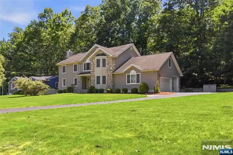 913 High Mountain Rd, North Haledon, NJ 07508