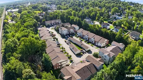 18 Windsor Dr, Lincoln Park, NJ 07035