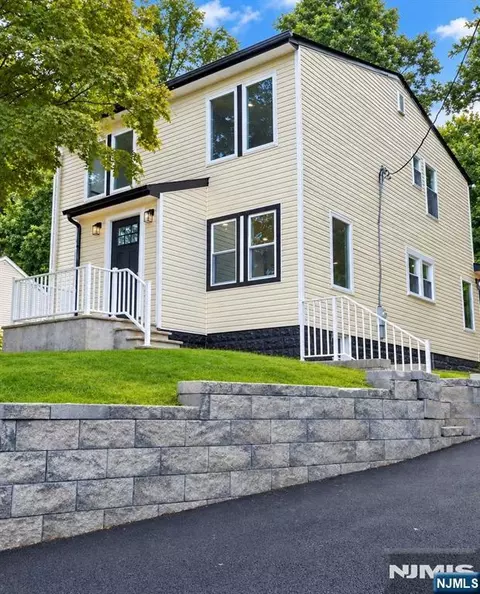103 Vreeland Ave, Bloomingdale, NJ 07403