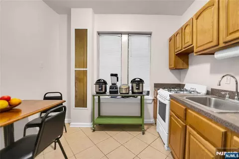 523-525 34th St, Union City, NJ 07087