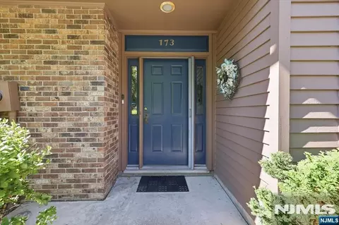 173 Winchester Ct #173E, Township Of Washington, NJ 07676