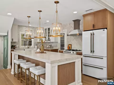 182 Gramercy Pl, Glen Rock, NJ 07452