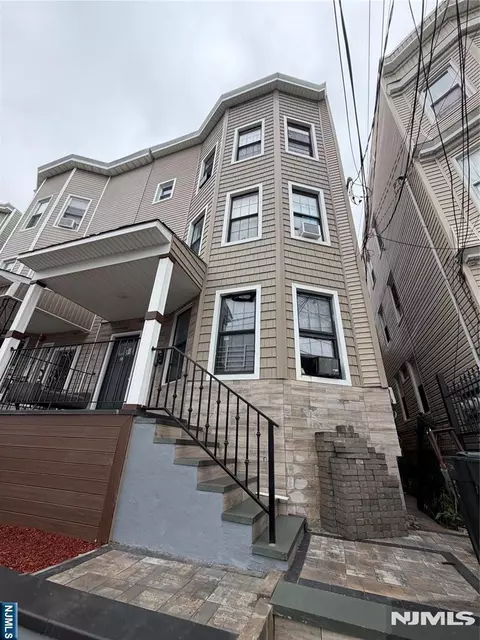 22 17th Ave, Paterson, NJ 07501