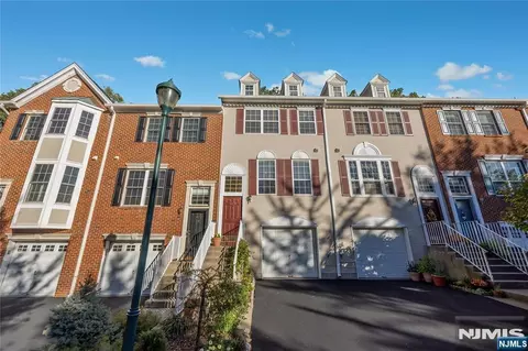 1179 Chedworth Cir, Mahwah, NJ 07430