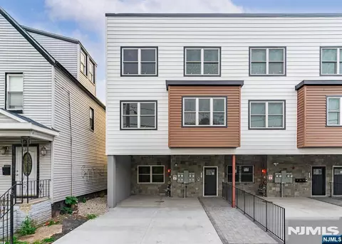 647 S 10th St, Newark, NJ 07108