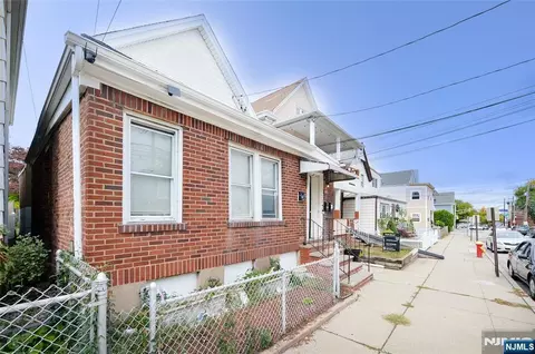 130 Ackerman Ave, Clifton, NJ 07011