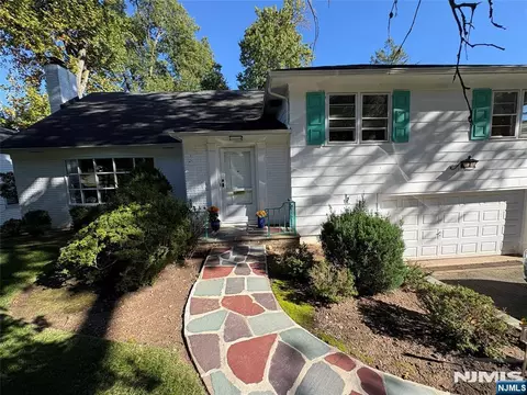 6 Stanford Ct, West Orange, NJ 07052