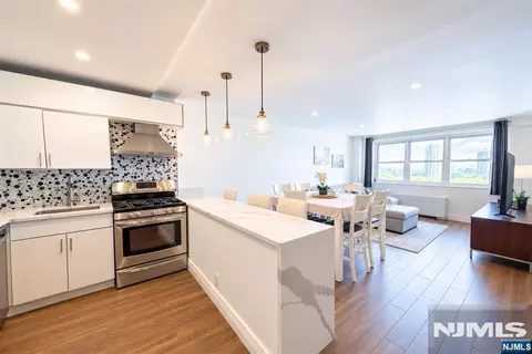 7100 Jfk Blvd E #11R, Guttenberg, NJ 07093