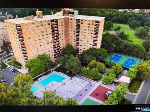 2200 Central Rd #8S, Fort Lee, NJ 07024