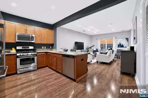 2408 Windsor Park Ct, Englewood, NJ 07631