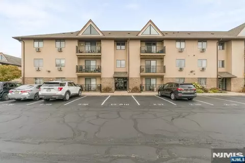 651 Riverside #B15, Lyndhurst, NJ 07071