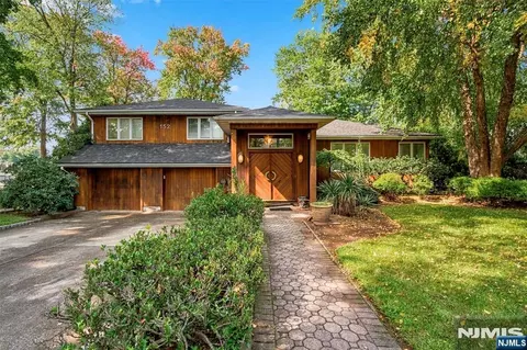 152 Sussex Rd, Township Of Washington, NJ 07676