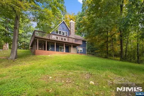 99 Brooks Flat Rd, Ogdensburg, NJ 07439
