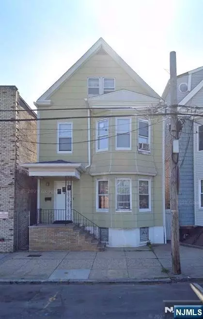 104 5th St, Harrison, NJ 07029