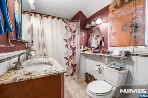 Bath - 81 Grayson Pl, Teaneck, NJ 07666 photo 2 of 3