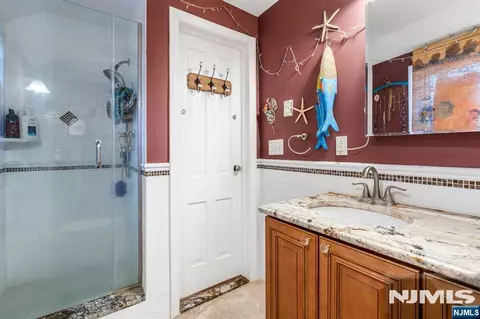 Bath - 81 Grayson Pl, Teaneck, NJ 07666 photo 3 of 3
