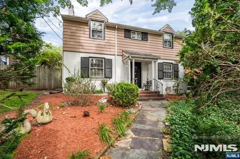 81 Grayson Pl, Teaneck, NJ 07666