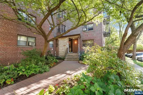 410 Fairview Ave #4J, Fort Lee, NJ 07024