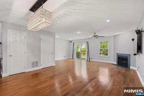 8 Ashley Ct # A, Somerset, NJ 08873