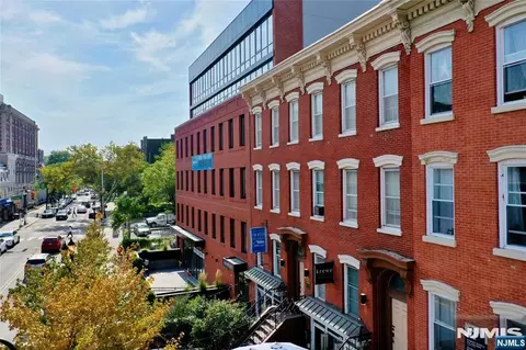 673 Bergen Ave #204, Jersey City, NJ 07304