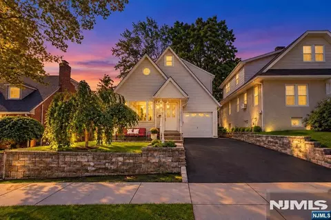 340 Roosevelt Ave, Hasbrouck Heights, NJ 07604