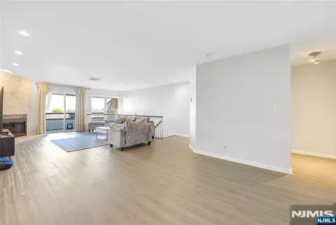 300 Gorge #8, Cliffside Park, NJ 07010