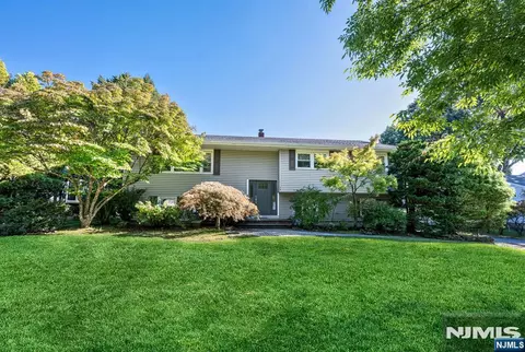 29 Carol Ct, Glen Rock, NJ 07452
