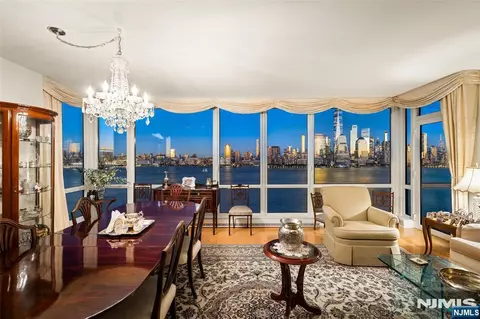 2 2nd St #1902, Jersey City, NJ 07302