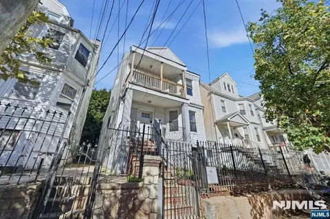 471 14th St, Newark, NJ 07103