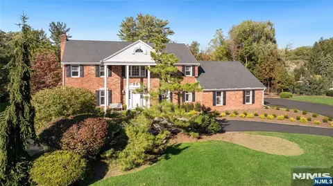 25 Paddock Rd, Ho Ho Kus, NJ 07423