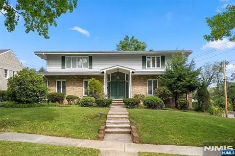2 June Ct, River Edge, NJ 07661