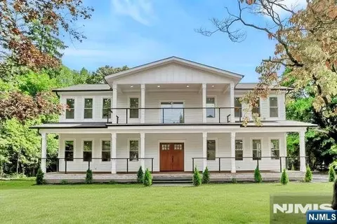 276 Werimus Rd, Woodcliff Lake, NJ 07677