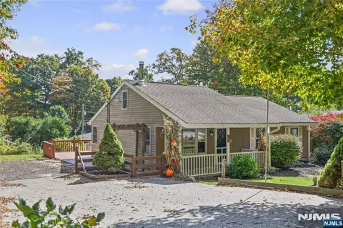 543 Terrace Dr, Highland Lakes, NJ 07422