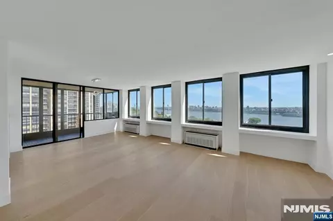 300 Winston #1009, Cliffside Park, NJ 07010