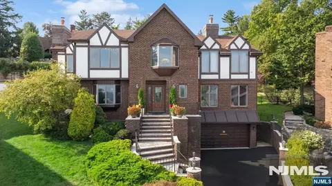 44 Jani Ct, Clifton, NJ 07013
