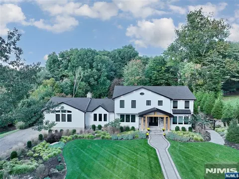 12 Green Way, Old Tappan, NJ 07675