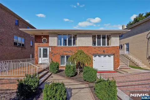 1225 16th St, Fort Lee, NJ 07024