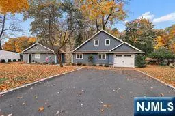 76 Ramapo Hills Blvd, Oakland, NJ 07436